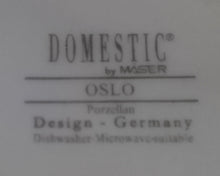 Lade das Bild in den Galerie-Viewer, UNTERTASSE "Oslo" - Porzellan, Geschwungene Wellenartige Doppel Kreuzlinien Motiv Dekor