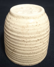 Lade das Bild in den Galerie-Viewer, 6er Set EIERBECHER - Keramik / Steingut, Waagerechtes Linien Gestreiftes Relief Motiv Dekor