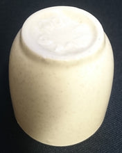 Lade das Bild in den Galerie-Viewer, 2er Set EIERBECHER - Keramik / Steingut, Punkte Tupfen Meliertes Motiv Dekor