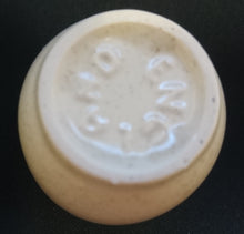 Lade das Bild in den Galerie-Viewer, EIERBECHER - Keramik / Steingut, Punkte Tupfen Meliertes Motiv Dekor