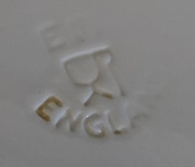 Lade das Bild in den Galerie-Viewer, SPEISETELLER - Keramik / Steingut, Regenbogen Balken Striche Streifen Linien Motiv Dekor