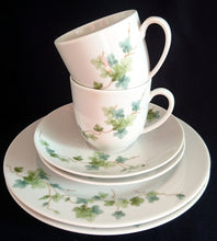 Lade das Bild in den Galerie-Viewer, UNTERTASSE - Porzellan, Flora Blatt Blätter Ranken Efeu Motiv Dekor (BC)