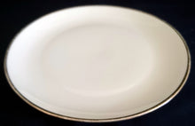 Lade das Bild in den Galerie-Viewer, 2er Set DESSERTTELLER - Porzellan, Goldrand Klassisch Motiv Dekor