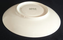 Lade das Bild in den Galerie-Viewer, UNTERTASSE - Porzellan, Flora Blatt Blätter Ranken Efeu Motiv Dekor (BC)