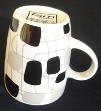 Lade das Bild in den Galerie-Viewer, KAFFEETASSE - Porzellan, Abstrakt Flecken Zeichen Karo Symbole Linien Striche Motiv Dekor