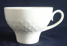 Lade das Bild in den Galerie-Viewer, 2er Set TEETASSEN - Porzellan, Symbol Fächer Muster Relief Motiv Dekor