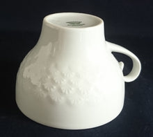 Lade das Bild in den Galerie-Viewer, TEETASSE - Porzellan, Symbol Fächer Muster Relief Motiv Dekor (BC)