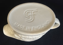 Lade das Bild in den Galerie-Viewer, MILCHKÄNNCHEN - Keramik / Steingut, Flora Obst Weintrauben Birnen Blatt Blüten Abstrakt Rand Relief Motiv Dekor