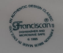 Lade das Bild in den Galerie-Viewer, 2er Set UNTERTASSEN - Keramik / Steingut, Abstrakt Kreuze Linien Rand Relief Motiv Dekor