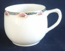 Lade das Bild in den Galerie-Viewer, 3er KAFFEEGEDECK - Porzellan, Goldrand Rosenblüten Bouquet Punkte Kreise Motiv Dekor