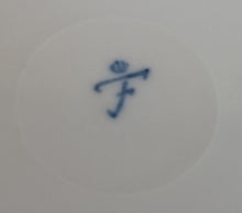 Lade das Bild in den Galerie-Viewer, SAMMELTELLERCHEN UNTERSETZER - Porzellan, Die Alte Börse in Hamburg um 1827 Motiv Aufschrift Dekor