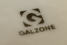 Lade das Bild in den Galerie-Viewer, 2er Set KAFFEE~ GETRÄNKEBECHER - Porzellan, Senkrechte Balken Säulen Linien Relief Motiv Dekor