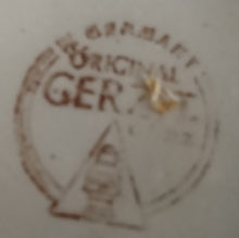 Lade das Bild in den Galerie-Viewer, BOWLE~ GETRÄNKEKRUG - Keramik / Steingut, Burgen Schloß Schlösser Ruinen Weintrauben Abstrakt Aufschrift Motiv Dekor