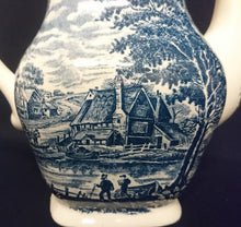 Lade das Bild in den Galerie-Viewer, KAFFEEKANNE MIT DECKEL - Keramik / Steingut, Landschaft Haus Bauernhof Flora Natur Abstrakte Symbole Zeichen Motiv Dekor