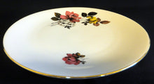 Lade das Bild in den Galerie-Viewer, DESSERTTELLER - Porzellan, Goldrand Flora Rosenblumen Blüten Gesteck Motiv Dekor