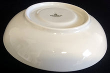 Lade das Bild in den Galerie-Viewer, UNTERTASSE - Porzellan, Flora Rosenblumen Blüten Blatt Blätter Linien Relief Motiv Dekor