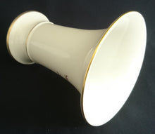 Lade das Bild in den Galerie-Viewer, BLUMENVASE - Porzellan, Flora Blumenblüten Pflanzen Ranken Goldrand Motiv Dekor