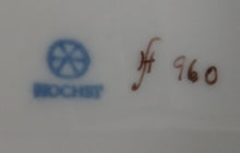 Lade das Bild in den Galerie-Viewer, BLUMENVASE - Porzellan, Flora Blumenblüten Pflanzen Ranken Goldrand Motiv Dekor