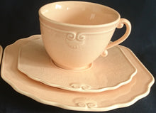 Lade das Bild in den Galerie-Viewer, 2er KAFFEEGEDECK "Genevieve Lethu" - Keramik / Steingut, Rosa Gesprenkeltes Punkte Rand Linien Abstrakt Motiv Dekor