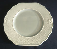 Lade das Bild in den Galerie-Viewer, DESSERTTELLER "Genevieve Lethu" - Keramik / Steingut, Grün Gesprenkeltes Punkte Rand Linien Abstrakt Motiv Dekor