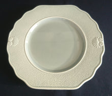 Lade das Bild in den Galerie-Viewer, 2er Set DESSERTTELLER "Genevieve Lethu" - Keramik / Steingut, Grün Gesprenkeltes Punkte Rand Linien Abstrakt Motiv Dekor