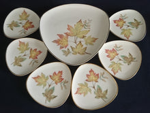 Lade das Bild in den Galerie-Viewer, 2er Set ABLAGETELLERCHEN "Diadem" - Porzellan, Goldrand Blatt Blätter Herbstlaub Motiv Dekor