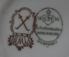 Lade das Bild in den Galerie-Viewer, UNTERTASSE - Porzellan, Goldrand Abstrakt Färbendes Motiv Dekor (BC)