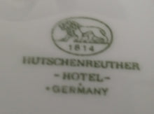 Lade das Bild in den Galerie-Viewer, ZUCKERDOSE OHNE DECKEL "Hotel" - Porzellan, Flora Blumenblüten Pflanzen Blatt Blätter Schilf Dekorrand Motiv (nBC)