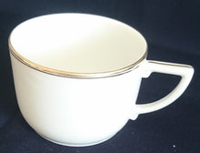 Lade das Bild in den Galerie-Viewer, 2er KAFFEEGEDECK - Porzellan, Goldrand Klassisch Linien Motiv Dekor