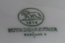 Lade das Bild in den Galerie-Viewer, 2er Set SUPPENTASSEN UNTERTELLER - Porzellan, Einfärbiges Gastronomisches Relief Motiv Dekor