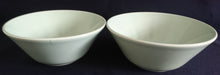Lade das Bild in den Galerie-Viewer, 2er Set SALAT~ BEILAGENSCHALEN - Keramik / Steingut, Einfärbiges Klassisches Motiv Dekor