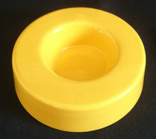 Lade das Bild in den Galerie-Viewer, EIERBECHER - Keramik / Steingut, Einfärbiges Motiv Dekor