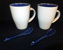 Lade das Bild in den Galerie-Viewer, 2er Set KAFFEETASSEN & LÖFFEL - Keramik / Steingut, Klassisch Modern Zweifärbiges Dekor