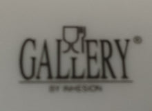 Lade das Bild in den Galerie-Viewer, KAFFEETASSE "Gallery" - Porzellan, Wald Baum Bäume Schneemann Zaun Holz Haus Futterkrippe Motiv Dekor (BC)