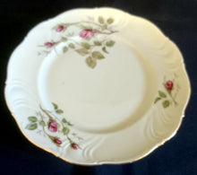 Lade das Bild in den Galerie-Viewer, DESSERTTELLER "Rose Mousse" - Porzellan, Flora Rosenblumen Bouquet Pflanzen Relief Goldrand Motiv Dekor