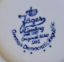 Lade das Bild in den Galerie-Viewer, 2er SUPPENTASSEN GEDECK - Porzellan, Indisch Blau Strohblumen Motiv Dekor