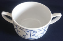 Lade das Bild in den Galerie-Viewer, 2er Set SUPPENTASSEN - Porzellan, Indisch Blau Strohblume Motiv Dekor (oBE)