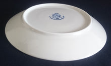 Lade das Bild in den Galerie-Viewer, 2er Set SUPPENTASSEN UNTERTELLER - Porzellan, Indisch Blau Strohblumen Motiv Dekor