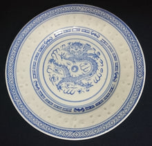 Lade das Bild in den Galerie-Viewer, 4er SUPPENTASSEN GEDECK - Porzellan, Chinesisches Abstraktes Rand Linien Drachen Punkte Relief Motiv Dekor