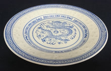 Lade das Bild in den Galerie-Viewer, 2er Set DESSERTTELLER - Porzellan, Chinesisches Abstraktes Rand Linien Drachen Punkte Relief Motiv Dekor