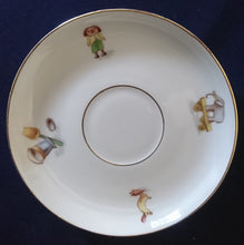 Lade das Bild in den Galerie-Viewer, UNTERTASSE - Porzellan, Gold Außen Innenrand Sandkasten Spielzeuge Puppenfigur Motiv Dekor (nBC)