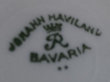 Lade das Bild in den Galerie-Viewer, UNTERTASSE - Porzellan, Gold Außen Innenrand Sandkasten Spielzeuge Puppenfigur Motiv Dekor (nBC)