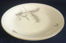Lade das Bild in den Galerie-Viewer, DESSERTTELLER - Porzellan, Goldrand Flora Tannenzweige Blatt Blätter Nadeln Motiv Dekor