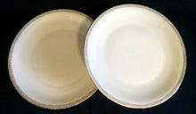 Lade das Bild in den Galerie-Viewer, SPEISETELLER - Porzellan, Goldrand Schleifen Kreise Punkte Motiv Dekor