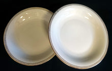 Lade das Bild in den Galerie-Viewer, 2er Set SUPPENTELLER - Porzellan, Goldrand Schleifen Kreise Punkte Motiv Dekor