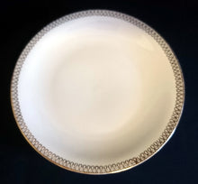 Lade das Bild in den Galerie-Viewer, DESSERTTELLER - Porzellan, Goldrand Schleifen Kreise Punkte Motiv Dekor (BC)