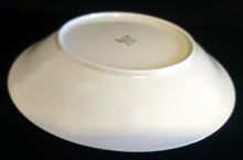 Lade das Bild in den Galerie-Viewer, 2er Set SUPPENTELLER - Porzellan, Goldrand Schleifen Kreise Punkte Motiv Dekor