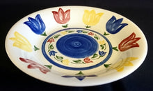 Lade das Bild in den Galerie-Viewer, SUPPENTELLER - Keramik / Steingut, Flora Blumenblüten Tulpen Kreis Linien Striche Motiv Dekor (BC)