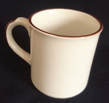 Lade das Bild in den Galerie-Viewer, KAFFEETASSE - Keramik / Steingut, Fauna Möwen Strand Meer Leuchtturm Motiv Dekor