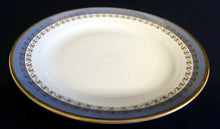 Lade das Bild in den Galerie-Viewer, DESSERTTELLER - Porzellan, Goldrand Breiter Rand Abstrakte Zeichen Symbole Motiv Dekor
